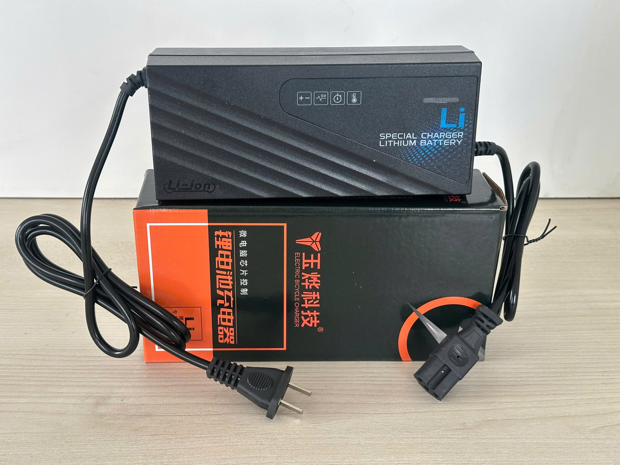 Bộ sạc pin Lithium 48V 3A