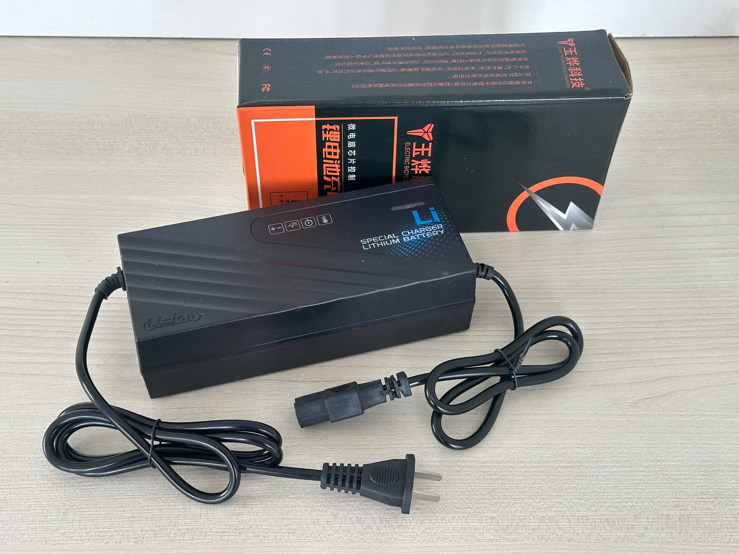 Bộ sạc pin Lithium 48V 5A